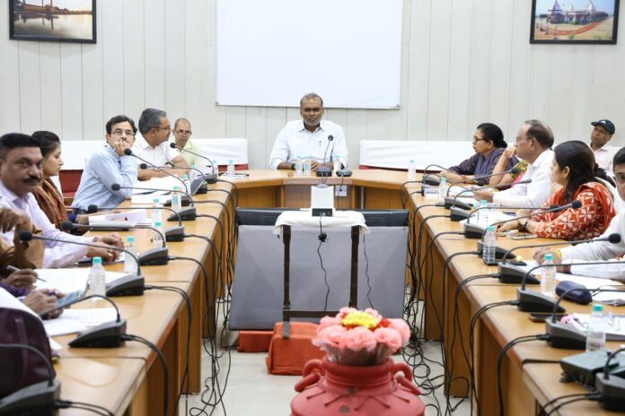 Bhopal wheat procurement review meeting chaired by divisional commissioner Sanjeev Singh