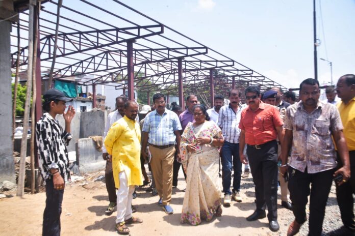 Mayor Malti Rai reviews the ongoing development and beautification work at Patra Dhobi Ghat in Bhopal.