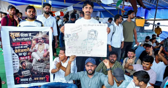 JPSC JSSC exam protest students demonstrating at Ranchi stadium Jharkhand