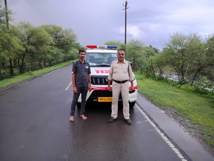 MP Dial-112 emergency services responded quickly to save a young man's life in Panna district after he ate poison and called for help.