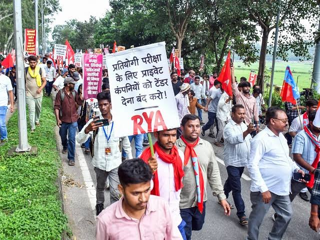JPSC-JSSC protest continues at Jaipal Singh Munda Stadium in Ranchi, with students demonstrating over alleged examination irregularities.