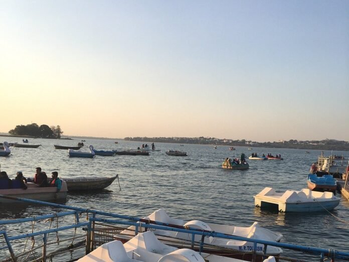 Bhopal Municipal Corporation anti-encroachment drive at Boat Club removing illegal roadside structures.