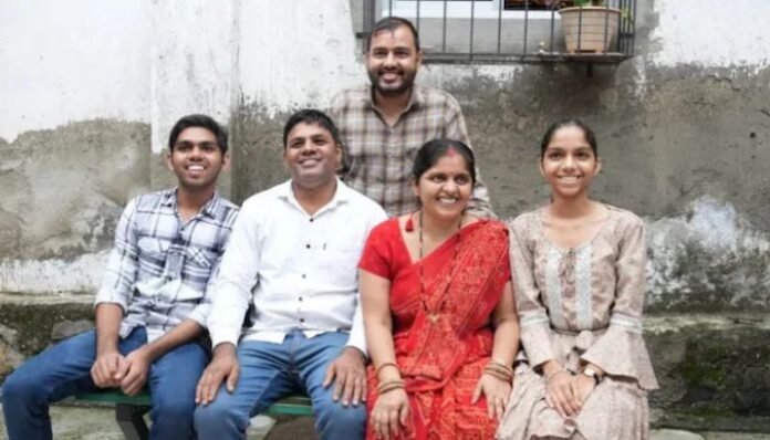 Mumbai Boy Who Studied on Terrace Using Borrowed Wi-Fi Gets Into IIT Delhi