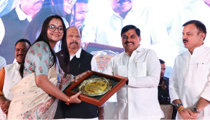 MP Students Showcase Their Vision for India
